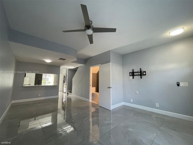 Building Photo - 2 br, 1.5 bath Townhome - 7 Truman Dr