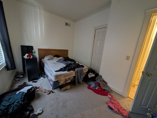 Foto del edificio - 3246-3246 N Oakland Ave