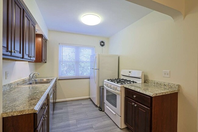 Building Photo - 3470 Brotherton Rd