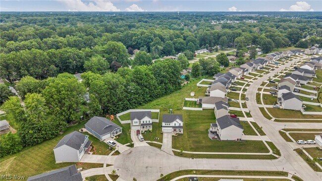 Foto del edificio - 704 Maple Hollow Ct