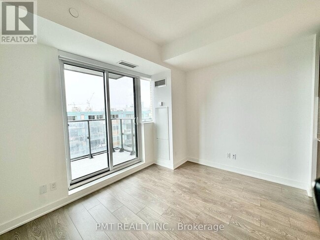 Building Photo - 543 Richmond St W