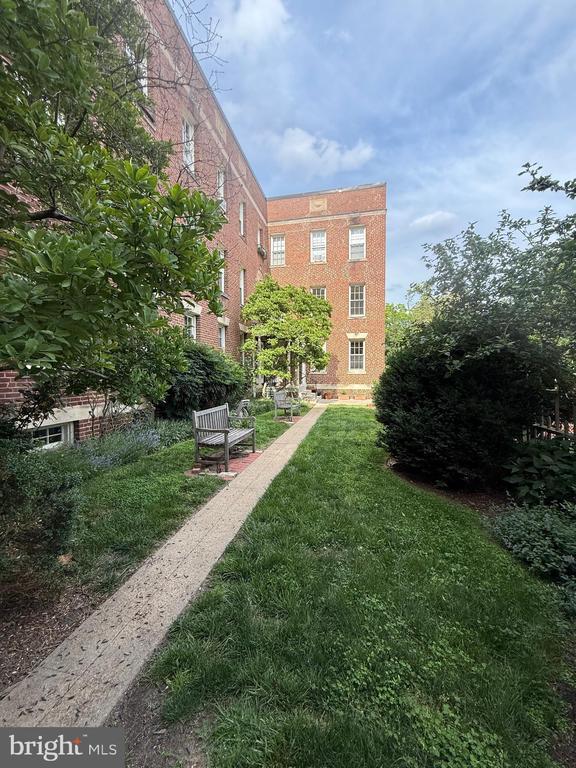 Primary Photo - 2527 Q St NW
