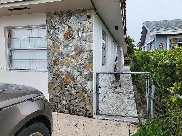 Foto principal - 7418 SW 21st St