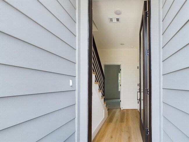 Building Photo - 4122 Buck St