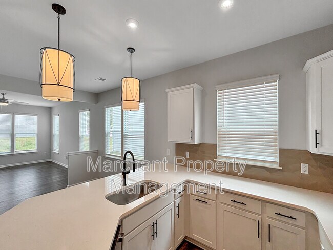 Building Photo - 137 Gervais Cir