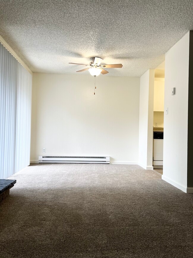 1x1 Standard- Dining Area - Sunset Ridge Apartments
