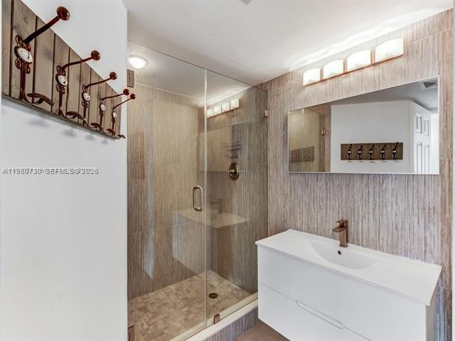 Foto del edificio - 7135 Collins Ave