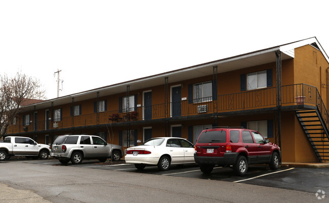 Building Photo - Colonial Trace Apartments