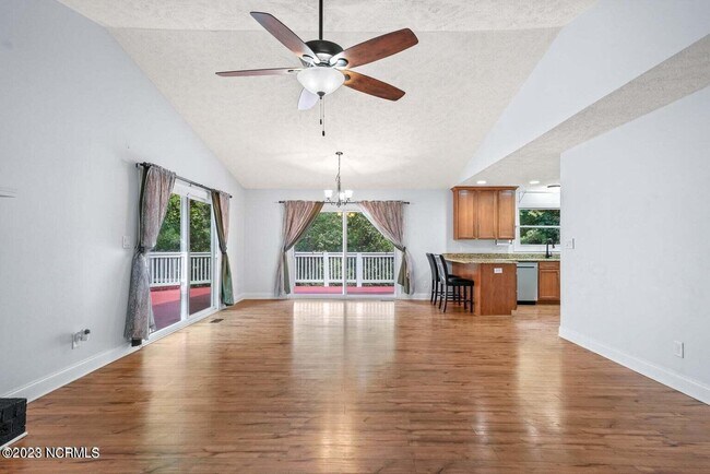 Foto del edificio - 155 Edgewater Dr