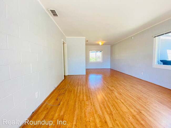 Building Photo - 3 br, 1 bath House - 5306 Esmeralda St