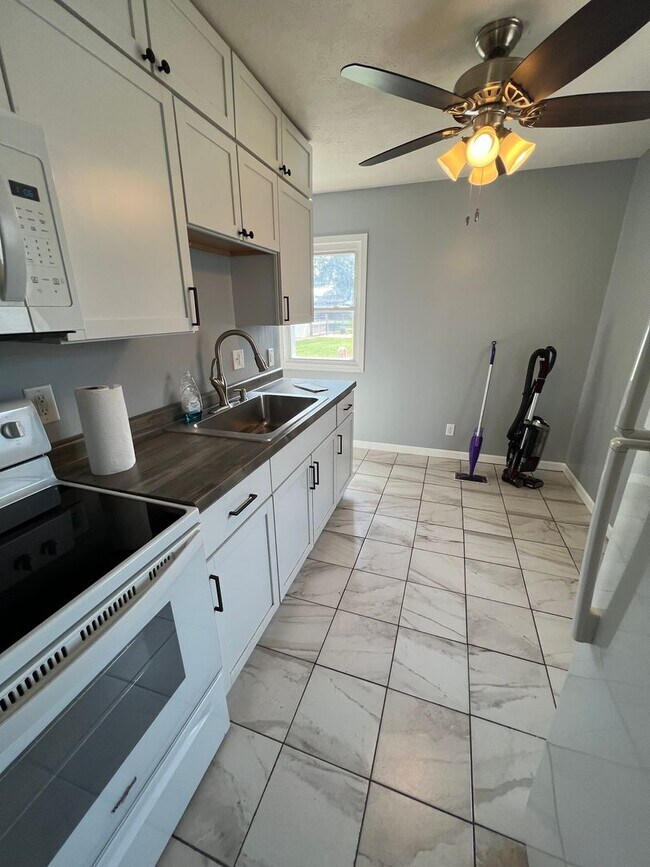 Foto del edificio - Charming 2 Bedroom 1 Bath Home!