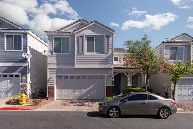 Building Photo - Gorgeous 3 Bedroom in a Gated Community