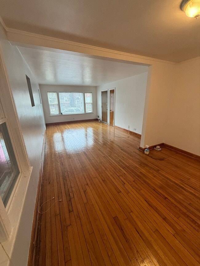 Building Photo - 7827 S Ridgeland Ave