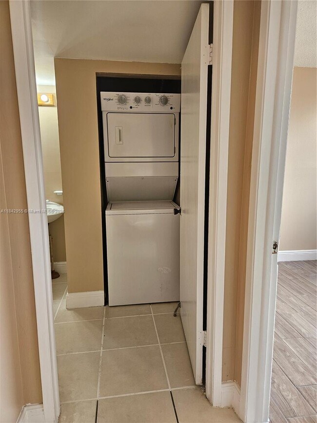 Foto del edificio - 8006 SW 149th Ave