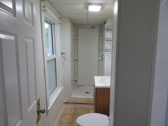 Building Photo - 87 Clifford St