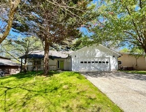Building Photo - 1331 Buttercup Ct