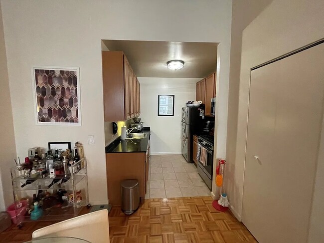 Building Photo - Convertible 2 Bedroom Now Available!!! Thi...
