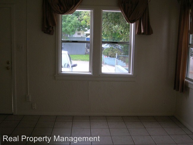 Foto del edificio - 1022-1026 S Tremont St