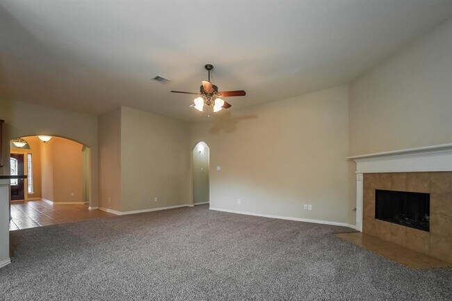 Foto del edificio - 6403 Alicia Way Dr