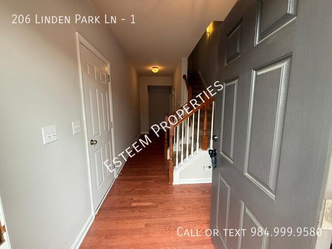 Foto del edificio - 206 Linden Park Ln