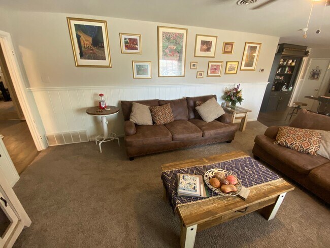 Building Photo - 2712 60th Street - Move in Special 1/2 off...
