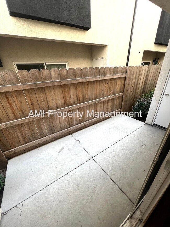 Foto del edificio - Brand New Two Bedroom Townhomes!!