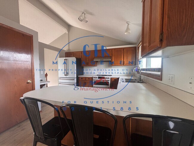 Foto del edificio - 8054 Redick Ave