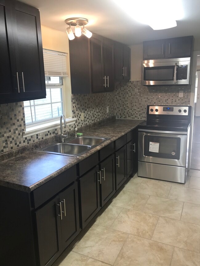 Foto del edificio - 1654 Columbus Dunn Dr