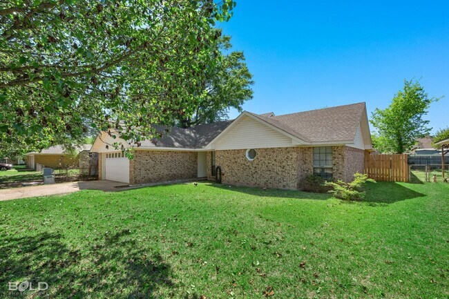 Foto del edificio - 2542 Spruce Dr