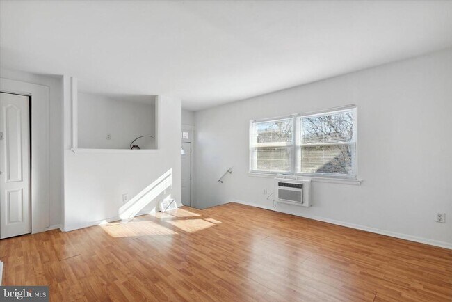 Building Photo - 288 Greenough St