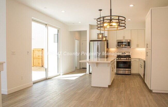 Foto del edificio - AVAILABLE JULY - Modern Style Home SLO Home - 3 Bedroom / 2.5 Bathroom