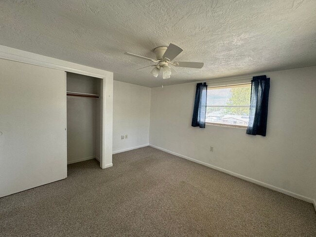 Building Photo - Two bedroom one bathroom home