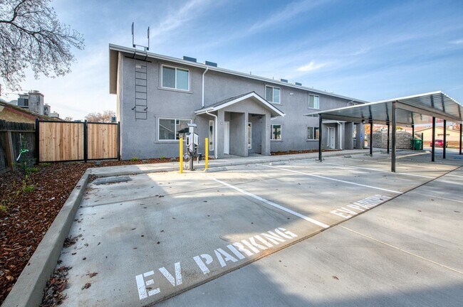 Foto del edificio - 5242 E Liberty Ave