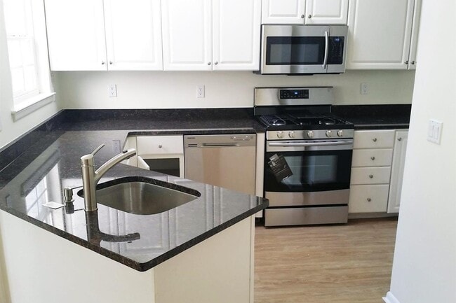 Building Photo - 1310 Grandview Ct