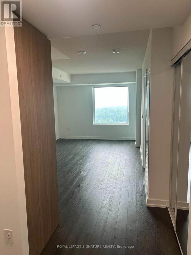 Photo du bâtiment - 4010 Eglinton Ave W