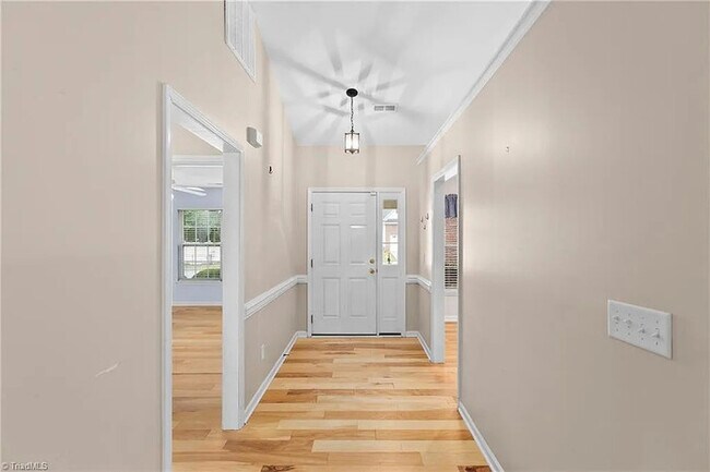 Building Photo - Lease to Own