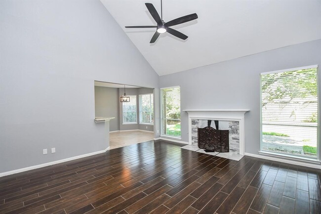 Building Photo - 18522 Autumn Park Dr