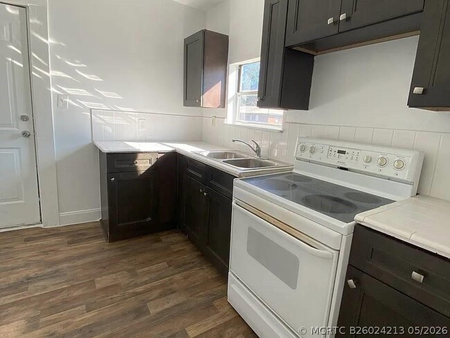 Foto del edificio - 4144 Herring Ave