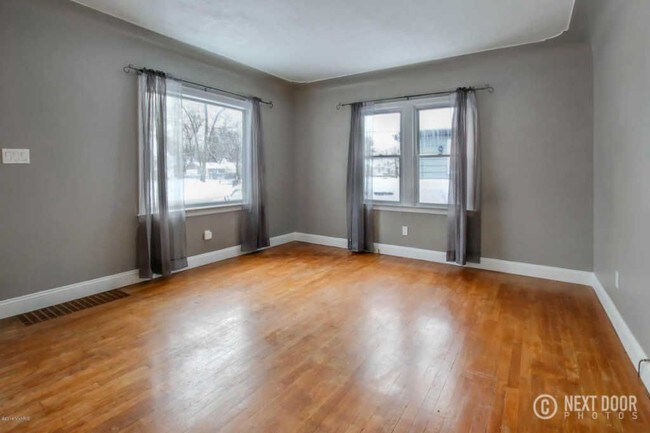 Foto del edificio - 1319 Diamond Ave NE