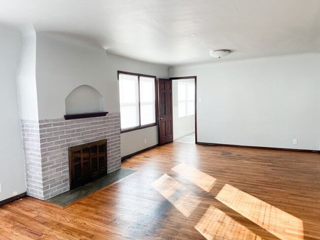 Building Photo - 1497-MF2-E3