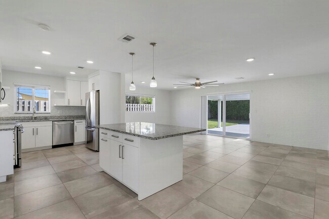 Foto del edificio - 636 Eastwind Dr