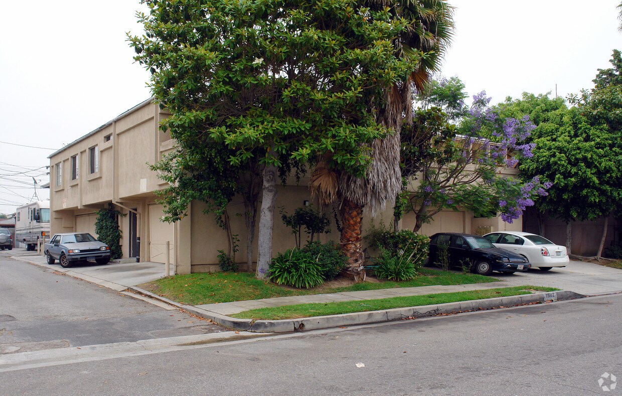 Foto del edificio - 11982 Cedar Ave