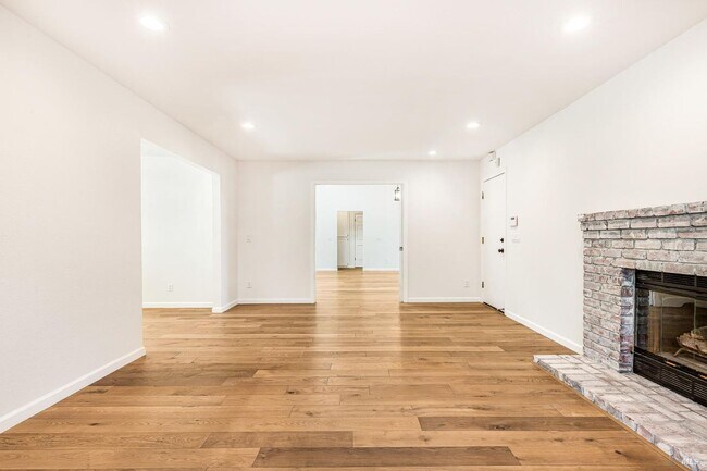 Foto del edificio - Welcome to your dream home in Oakmont, a v...