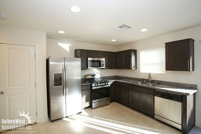 Foto del edificio - Modern 3Bdm 2.5Ba Two-Story Home in the Heart of Las Vegas