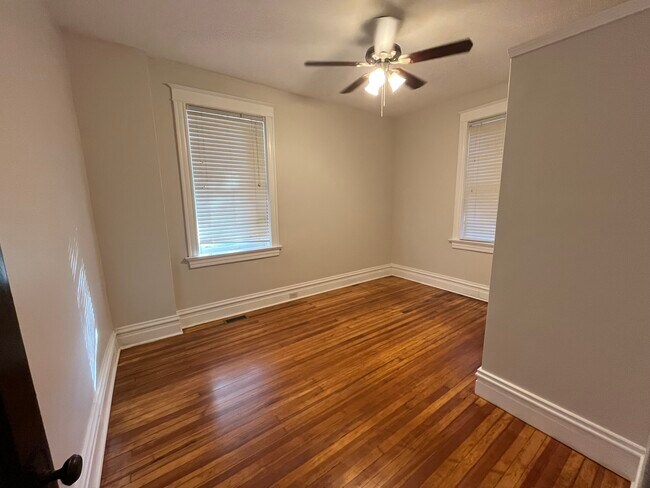 Foto del edificio - 2203 McCausland Ave