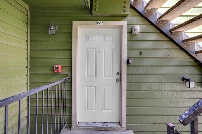 Foto del edificio - 9831 Walnut St