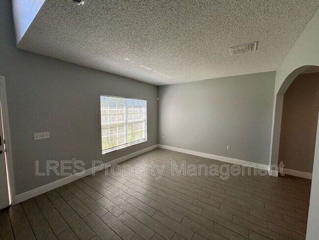 Building Photo - 619 Elbridge Dr