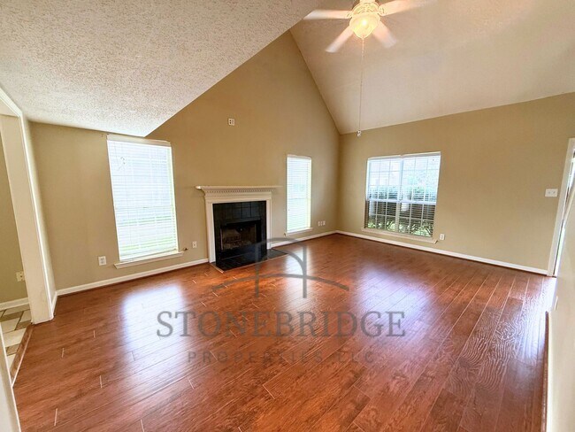 Foto del edificio - Spacious 3 bed, 2 bath with loft