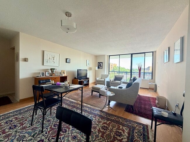 Foto del edificio - 60 Longwood Ave