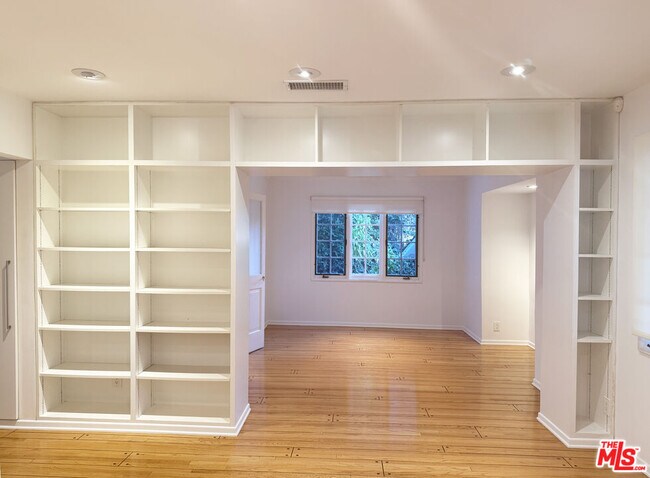 Foto del edificio - 4031 Hollyline Ave